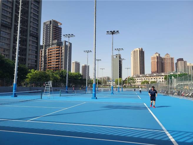 篮球篮网替补球员贡献稳定得分