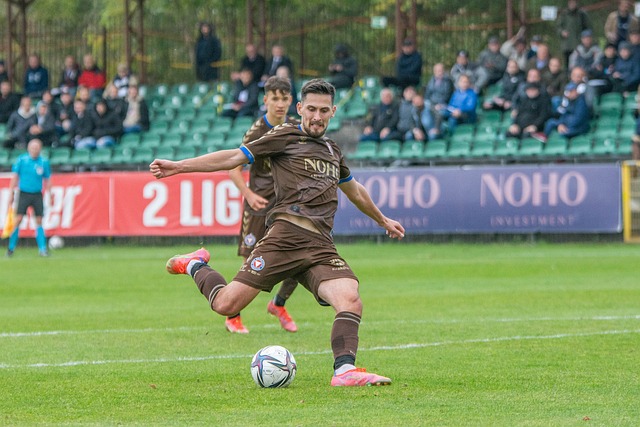 欧冠：巴黎客场2-1逆转曼联